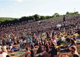  ?? JOURNAL SENTINEL FILES ?? Fans attend a Dead & Company concert at Alpine Valley Music Theatre in 2016. This summer marks the 40th anniversar­y of the facility. See more photos at jsonline.com/tap.