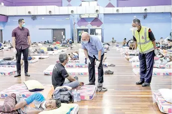  ??  ?? Nor Hisham talking to one of the homeless at the transit centre in Sentul Perdana, Kuala Lumpur yesterday. – Bernama photo