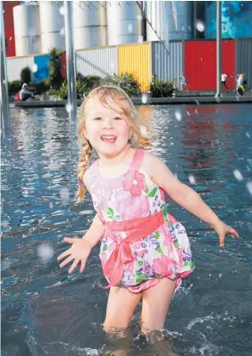  ?? Photo / Doug Sherring ?? Fayeth Robinson, 4, enjoying Wynyard Quarter yesterday.