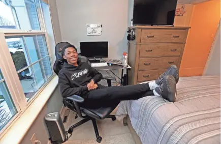  ?? PHOTOS BY ANGELA PETERSON/MILWAUKEE JOURNAL SENTINEL ?? DJ Williams, 17, relaxes in his new room at North 95th Street and Good Hope Road on Friday.