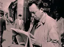  ??  ?? Albert Camus (1913-1960), scrittore francese, ex calciatore