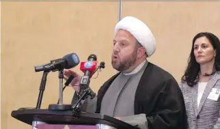  ?? GABY ANDRAOS/YOUTUBE ?? After a seven-month dispute with federal officials, Montreal imam Ali Sbeiti is getting a newly issued passport with the same expiry date — Sept. 14, 2017 — as the one that was invalidate­d.