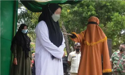  ?? ?? The woman during the public flogging in Idi. Photograph: Cek Mad/AFP/Getty Images