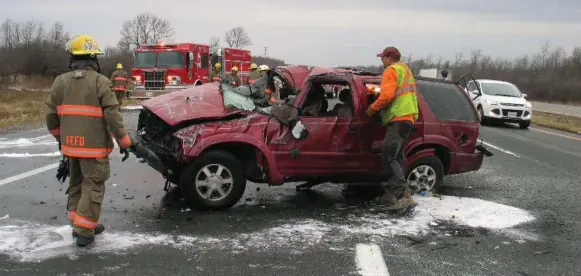  ?? HARRY ROSETTANI PHOTOS ?? This SUV swerved into a ditch and flew into the air on the QEW near Fort Erie Saturday. Three passing motorists pulled the driver to safety just seconds before it burst into flames.