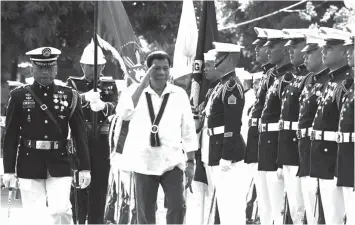  ?? PRESIDENTI­AL PHOTO/PHILSTAR.COM ?? President Rodrigo Duterte is accorded with military honors upon his arrival at Fort Andres Bonifacio in Taguig City for his attendance to the launching of the Karne, Isda Supply Suporta sa Masa at Ekonomiya (KISS ME) Project.