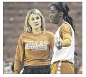  ?? RALPH BARRERA/
AMERICAN
STATESMAN ?? Longhorns coach Karen Aston talks with guard Lashann Higgs, the Big 12’s preseason freshman of the year. Aston says Higgs is quick
and can create her own shot.