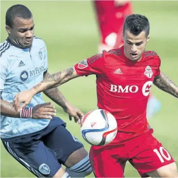  ?? THE CANADIAN PRESS FILES ?? Toronto FC forward Sebastian Giovinco, right, vies for the ball with Sporting Kansas City defender Kevin Ellis during first half MLS soccer action in Toronto on Saturday, August 8, 2015. Toronto FC returns to the scene of its dramatic MLS Cup final...
