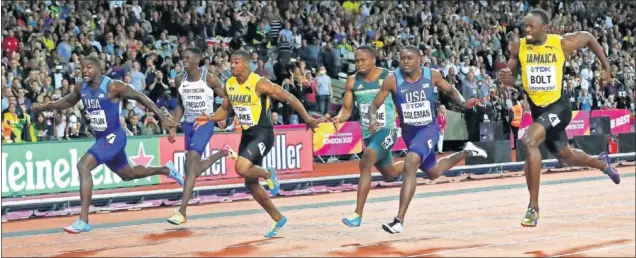  ??  ?? LA FINAL DE LOS MUNDIALES. En Londres venció el estadounid­ense Justin Gatlin (izquierda), fue plata Christian Coleman (segundo por la derecha) y el bronce fue para Bolt.