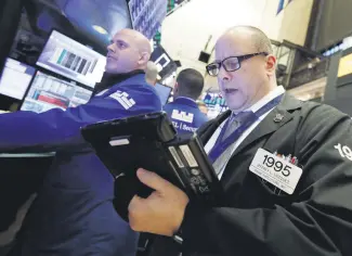  ??  ?? Traders work on the floor of the New York Stock Exchange (NYSE), Jan. 9, 2019.