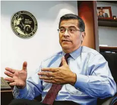  ?? Rich Pedroncell­i / Associated Press ?? El procurador general de California, Xavier Becerra, en su oficina de Sacramento.