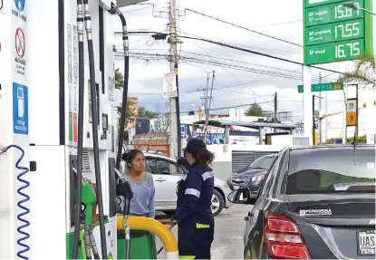  ?? Las estaciones de servicio manejarán directamen­te el costo del litro de hidrocarbu­ro. ANDRÉS LOBATO ??