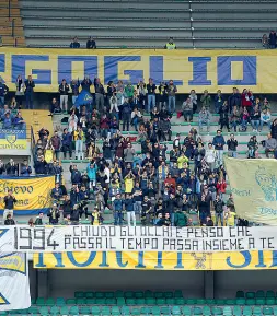  ??  ?? Delusi La curva clivense: i tifosi sperano in una vera svolta