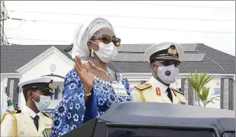  ??  ?? Immediate last Chief of Naval Staff, Vice Admiral Ibok-Ete Ibas (Rtd) and wife, Mrs Theresa Ibas being pulled out of the navy