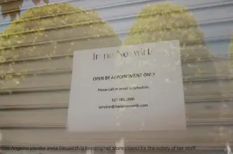  ??  ?? Los Angeles jeweler Irene Neuwirth is keeping her store closed for the safety of her staff.