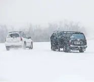  ?? OKLAHOMAN] ?? A car is stalled along Pennsylvan­ia Avenue during the historic winter storm on Sunday. [SARAH PHIPPS/ THE