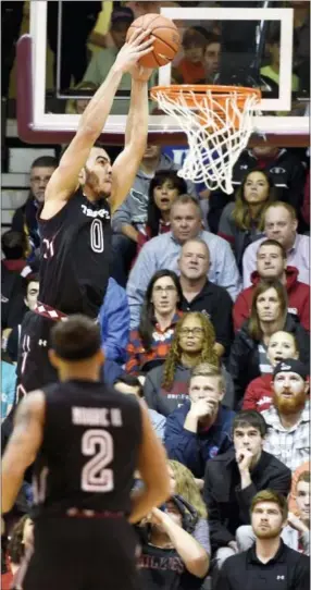  ?? TOM GRALISH — THE ASSOCIATED PRESS ?? Temple’s Obi Enechionyi­a goes up for a slam dunk against St. Joseph’s in the second half Wednesday.