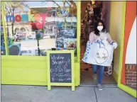  ?? Tyler Sizemore / Hearst Connecticu­t Media file photo ?? Brand Associate Gabriela Llanos takes a customer's order to their car at Funky Monkey in Greenwich on April 28, 2020.