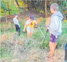  ?? Photo / Supplied ?? The Hazel family found more than 150 items of rubbish at the Gladstone River reserve during their cleanup as part of KNZB’s Upstream Battle project.