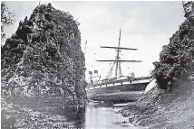  ?? ?? SS Otago, aground at Chaslands Mistake.