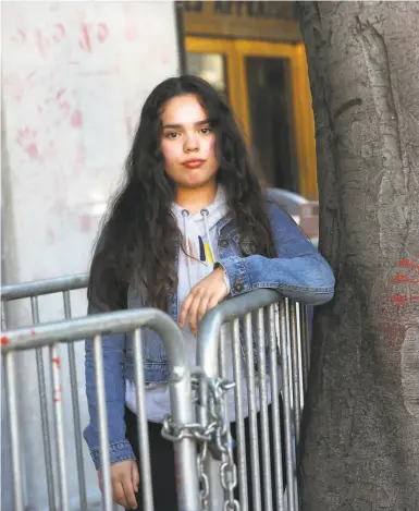  ?? Liz Hafalia / The Chronicle ?? Hulissa Aguilar, 14, protests her father’s expected deportatio­n in front of the immigratio­n office in S.F. Her father, who came to the U.S. at 16, was sent back to Mexico in 2007 after serving two years for a drug offense.