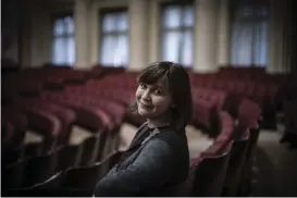  ?? FOTO: RICHARD NORDGREN ?? – Baler har alltid varit äktenskaps­marknader. För societeten har det varit väldigt viktigt att få folk att gifta sig med varandra på rätt sätt och att skapa allianser, säger historiele­ktorn Henrika Tandefelt.