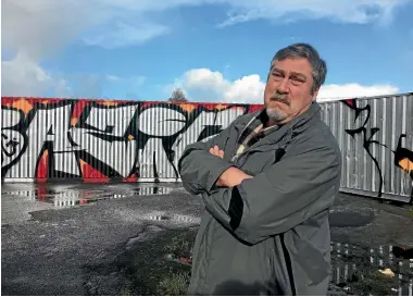  ?? PHOTO: MAHVASH ALI/STUFF ?? Business leader Duncan MacDonald says the containers covered with graffiti on a former supermarke­t site are ‘‘rubbish’’.