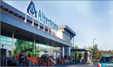  ?? (Idaho Statesman TNS/Sarah H. Miller) ?? Kroger announced its plan to acquire the Idaho-based Albertsons chain for $20 billion in mid-October, including this supermarke­t in
Boise.