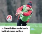  ??  ?? > Gareth Davies is back in first-team action