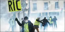  ?? REUTERS ?? A protester wearing a yellow vest attends a demonstrat­ion in France on Dec 22.
