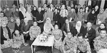  ??  ?? Fatimah (seated centre) with the seminar participan­ts.