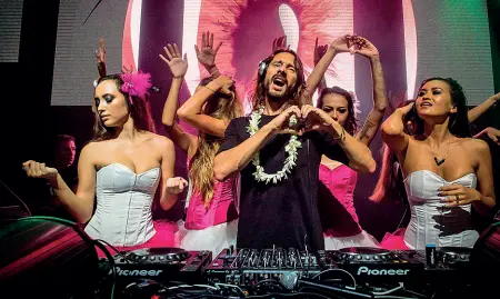  ??  ?? House Bob Sinclar durante un’esibizione: il dj è una delle stelle della house