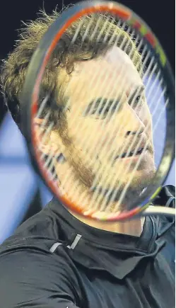  ??  ?? Andy Murray struggled against world no 1 Novak Djokovic.