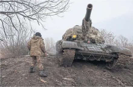  ?? ?? NARROW WINDOW: Ukrainian troops with a tank in the Lyman district, Donetsk region, Ukraine, on Dec 25.