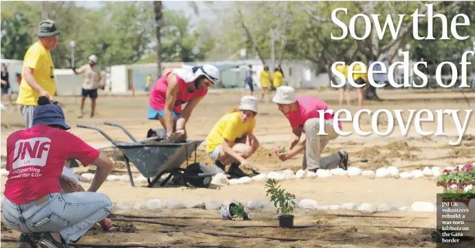  ??  ?? JNF UK volunteers rebuild a war-torn kibbutz on the Gaza border