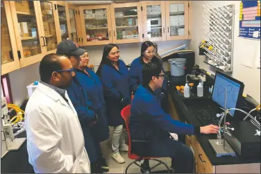  ?? (Courtesy Photo/Thiagaraja­n Soundappan) ?? Members of a student research team working in the Electroche­mistry Research Laboratory at Navajo Technical University in Crownpoint, N.M. Thiagaraja­n Soundappan’s former student, Robinson Tom, is conducting research at Harvard University.