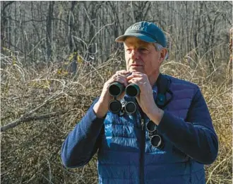  ?? JERRY JACKSON/STAFF ?? Peter Kaestner spots a hermit thrush while walking on the NCR Trail near his home.