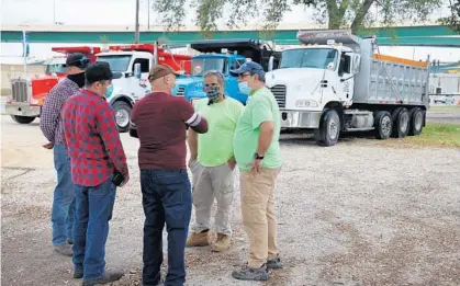  ?? RICARDO RAMIREZ BUXEDA/ORLANDO SENTINEL ?? Andres Orozco, from left, Octavio Orozco, Gerardo Hurtado, Ricardo Gil and Lazaro Gil are some of the dump-truck drivers who have been contracted on the I-4 Ultimate project.
