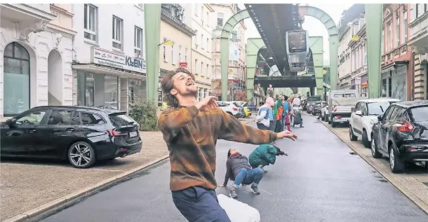  ?? FOTO: MARTIN ARGYROGLO ?? Der neue künstleris­che Leiter des Tanztheate­rs Wuppertal, Boris Charmatz, stellt sich in der Eventreihe „Wundertal“vor.