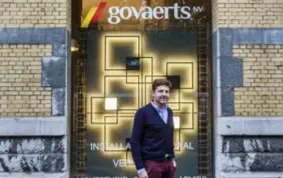  ??  ?? Sebastien Govaerts bij z’n zaak in Antwerpen.
FOTO VICTORIANO MORENO