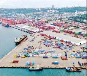  ?? YOUSOS APDOULRASH­IM ?? A bird’s-eye view of activities at Sihanoukvi­lle Autonomous Port (PAS).