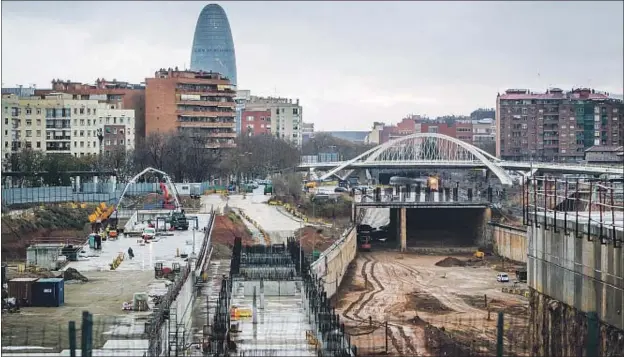  ?? LLIBERT TEIXIDÓ ?? Obras al ralentí. El proyecto de la construcci­ón de los accesos a la futura estación de la Sagrera avanza sin recuperar la velocidad de crucero