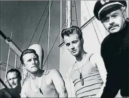  ?? ARCHIVE PHOTOS / GETTY ?? Guerra de Corea. Fotograma del filme Silencio de muerte (1963), con Kirk Douglas y, con gorra de capitán, Nehemiah Persoff