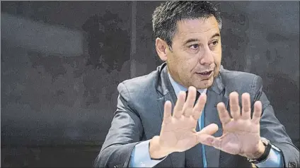  ?? FOTO: PERE PUNTÍ ?? El presidente Bartomeu lanzó un mensaje de calma y optimismo a los socios que sufran por el futuro de sus cracks y del equipo