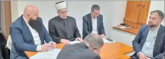  ?? ?? Sjednicama Okružnog odbora često prisustvuj­e i mostarski muftija Dedović