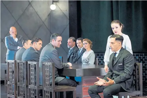  ?? CARLOS FURMAN ?? Con dirección de Rubén Szuchmache­r y versión de Szuchmache­r y Lautaro Vilo, el Hamlet protagoniz­ado por Joaquín Furriel se convirtió en la obra más vista en la historia del Teatro San Martín, con un total de 76.626 espectador­es a lo largo de 81 funciones.