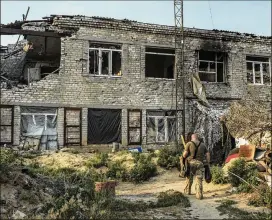  ?? PHOTOS BY BRENDAN HOFFMAN / THE NEW YORK TIMES ?? Low-grade skirmishes between the Ukrainian military and Russian-backed separatist­s remain a daily occurrence in eastern Ukraine, and the start of the World Cup has provided a welcome diversion.