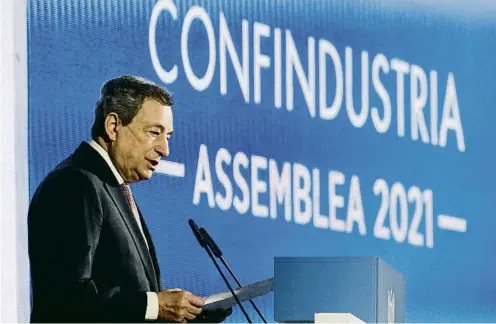  ?? MAURO SCROBOGNA / AP ?? El primer ministro italiano, Mario Draghi, anunció la medida en la asamblea de la patronal, Confindust­ria