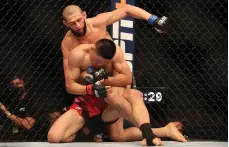  ?? Getty ?? Khamzat Chimaev punches Li Jingliang during the Chechnyabo­rn fighter’s 2021 win at UFC 267 in Abu Dhabi