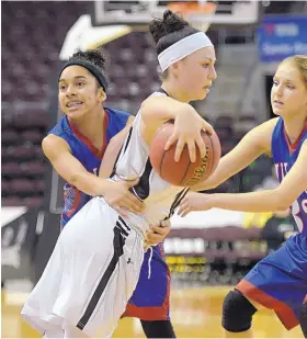  ?? DEAN HANSON/JOURNAL Melissa Mancha of Volcano Vista is intentiona­lly fouled by Las Cruces’ Brooke Salmon, left. At right is Sarah Abney of the Bulldawgs. ??