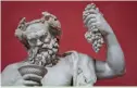  ??  ?? Der Gott Dionysos mit Weinrebe